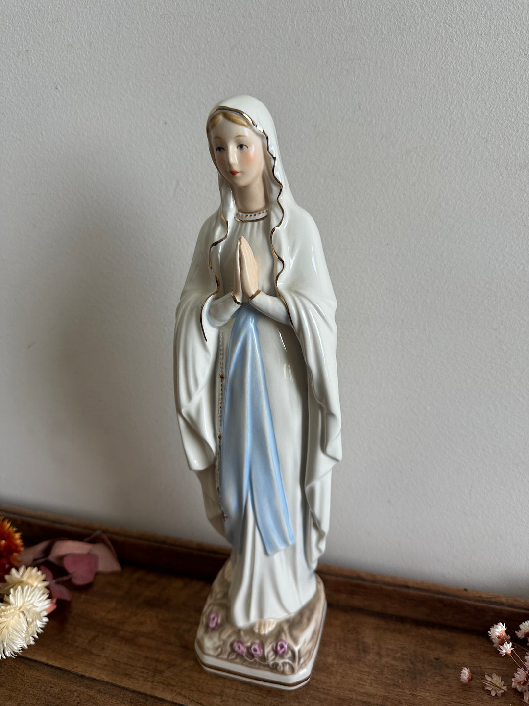 Statuette de la vierge en porcelaine fabrication allemande.