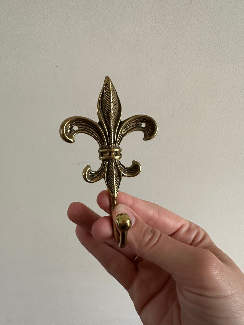 Patère fleur de lys en laiton