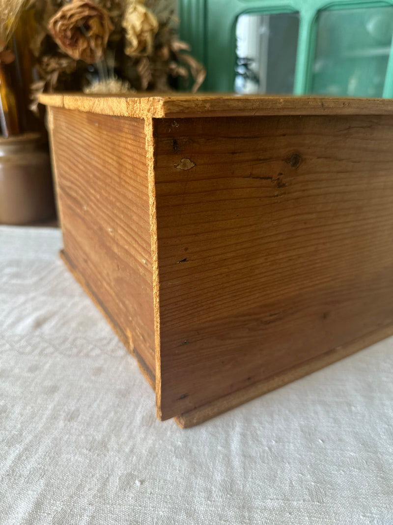 Boite de rangement artisanale en bois 1950