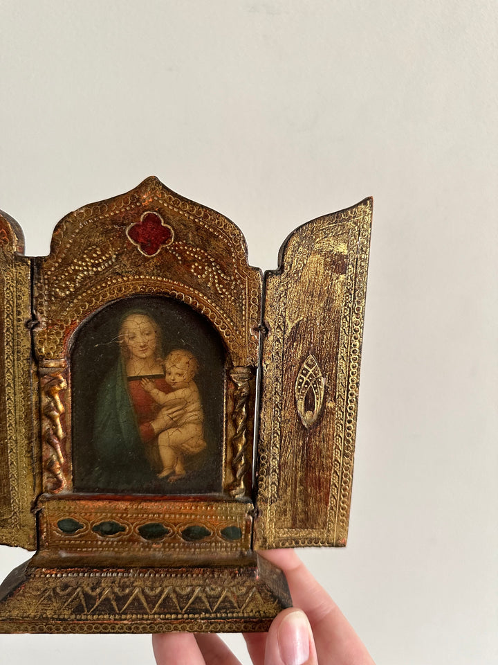 Icône en bois doré triptyque style florentin la vierge et l'enfant années 40