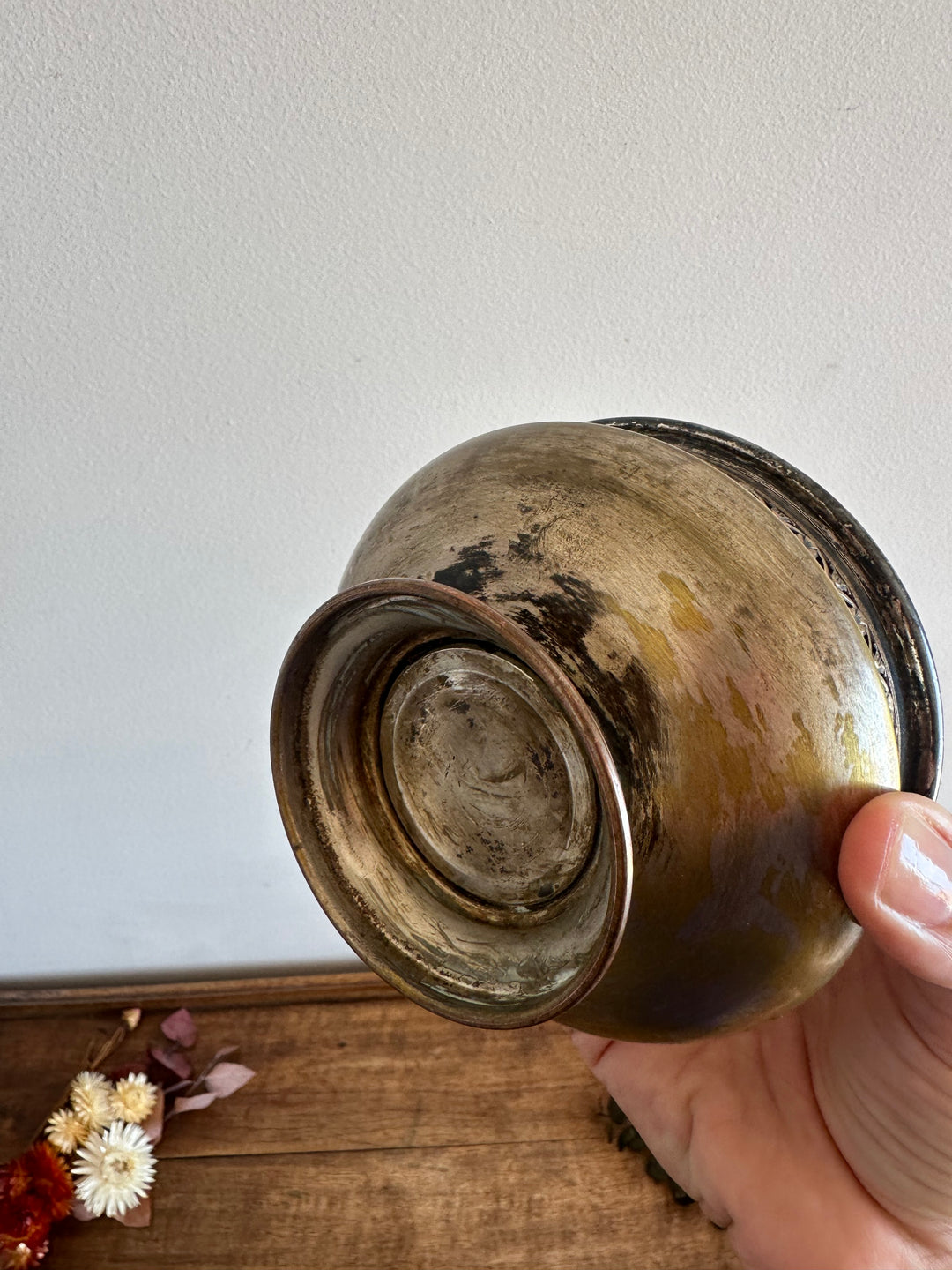 Bonbonnière sur pied en métal argenté et verre avec couvercle