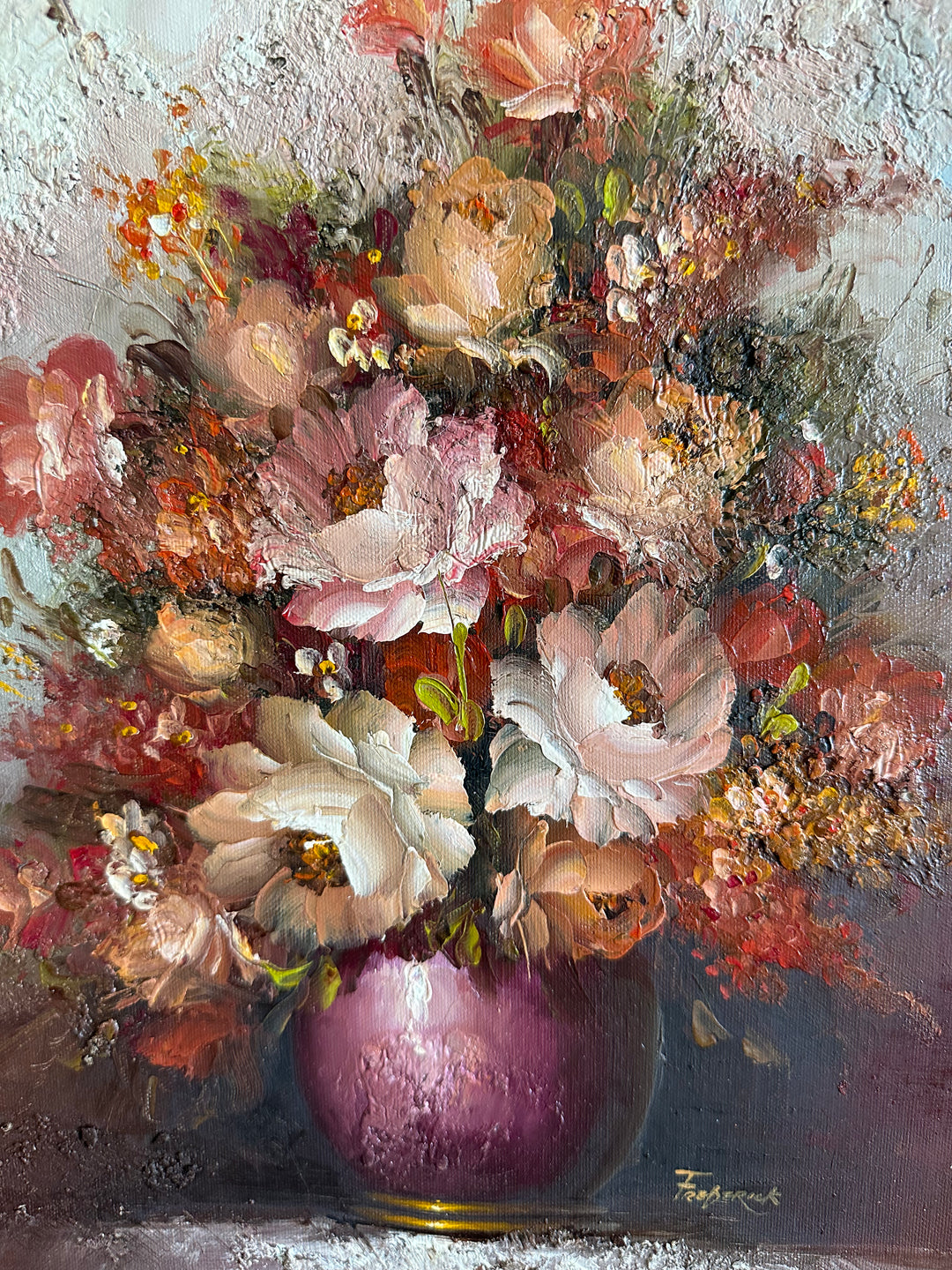 Peinture encadrée signée Frederick bouquet de fleurs mauves et roses