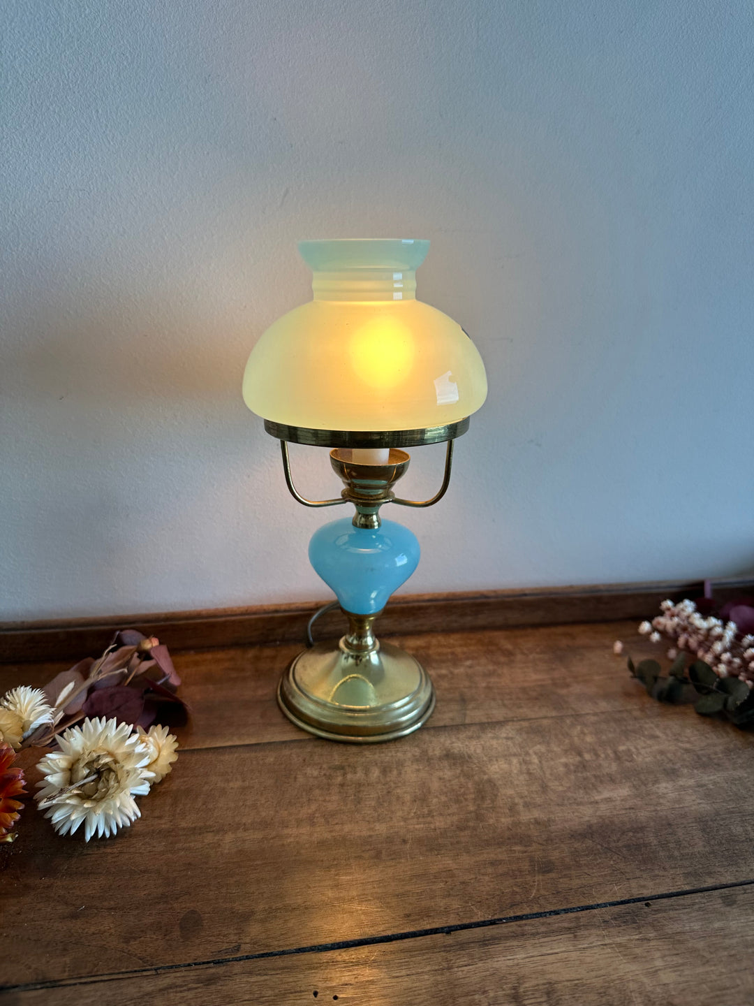 Lampe en laiton et opaline bleue taille mini