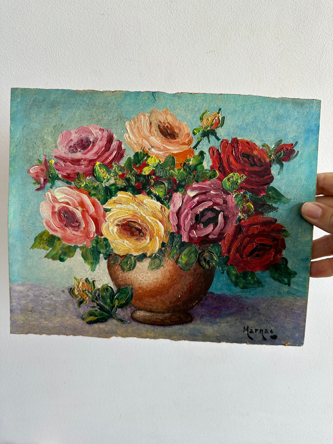 Peinture bouquet de fleur sur fond bleu tons roses orangés jaunes