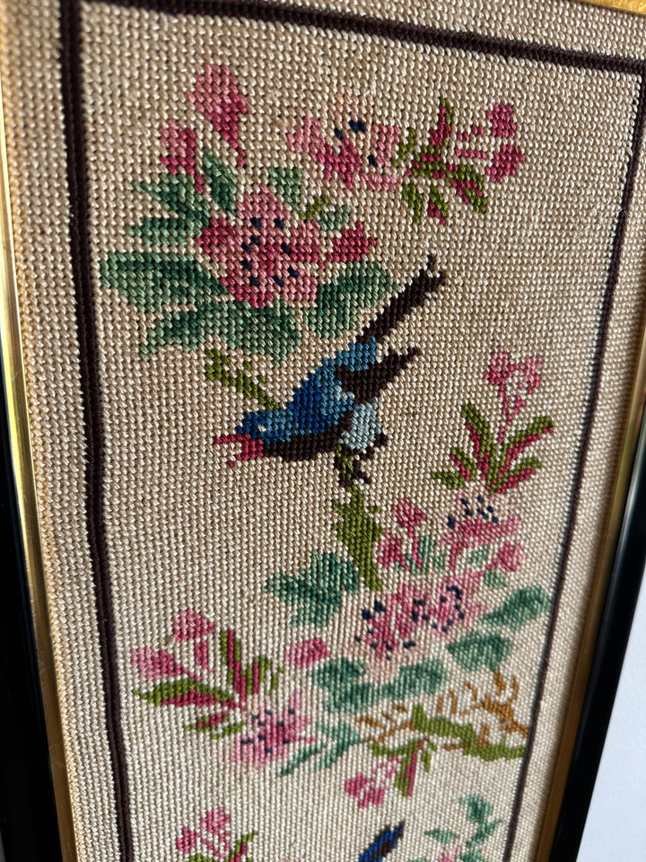 Broderie point de croix oiseaux bleus cadre en bois