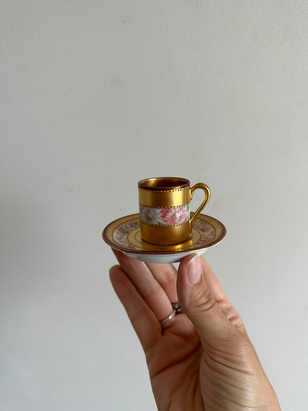 Tasse miniature dorée porcelaine