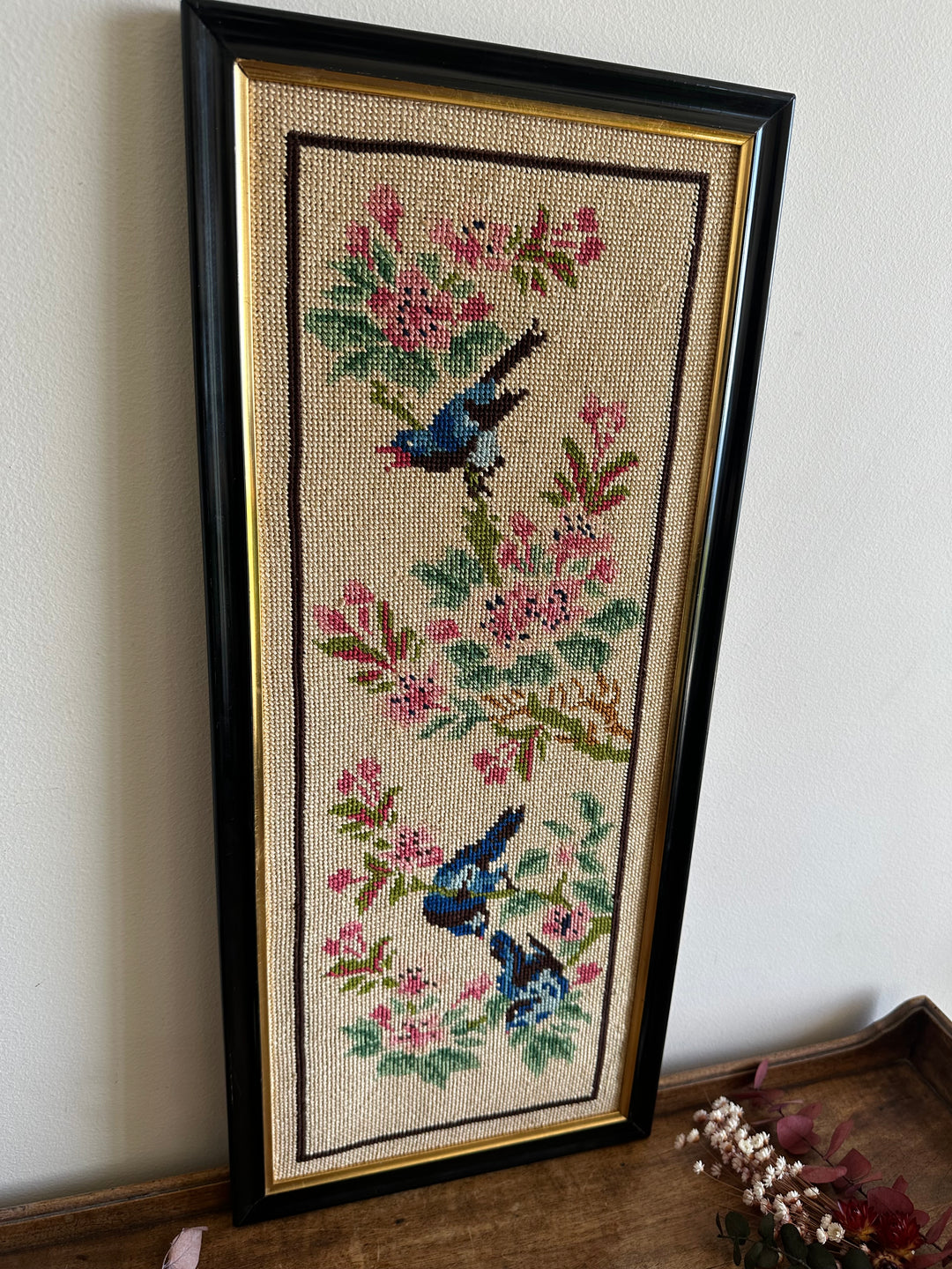 Broderie point de croix oiseaux bleus cadre en bois