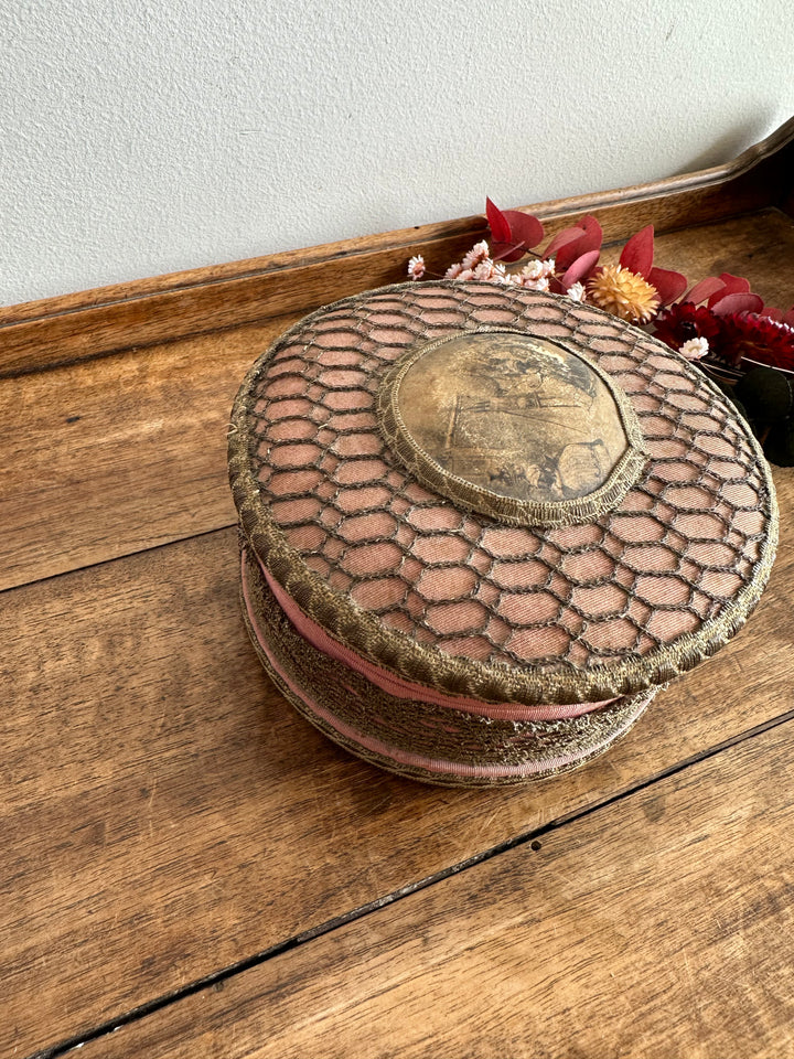Bonbonnière en tissu XIX ème