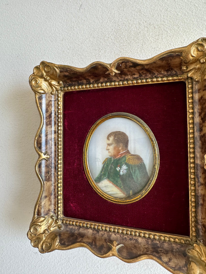 Miniature sur porcelaine Empereur Napoléon bonaparte sur velours rouge