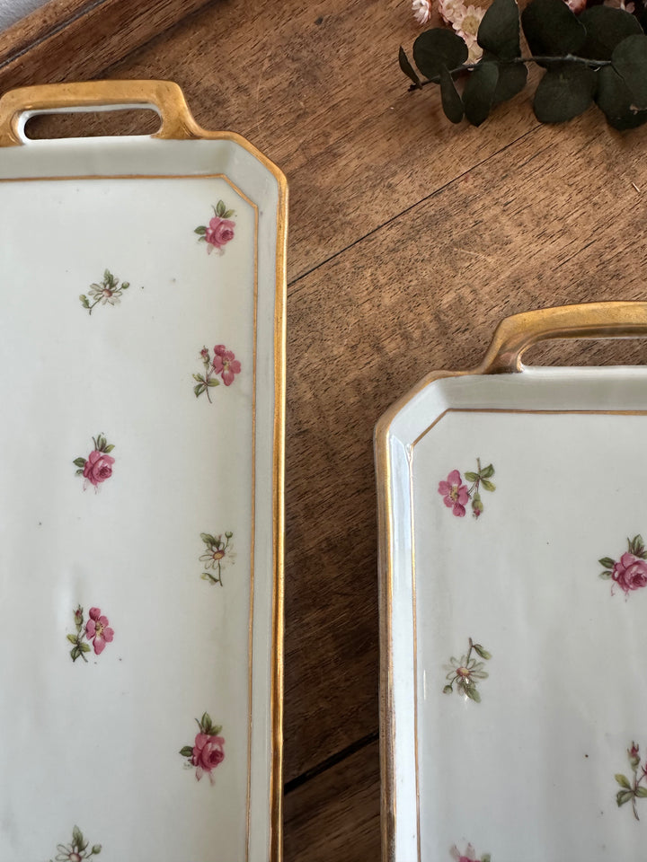 Plateaux de service en porcelaine petites fleurs roses années 50 signés Denbac