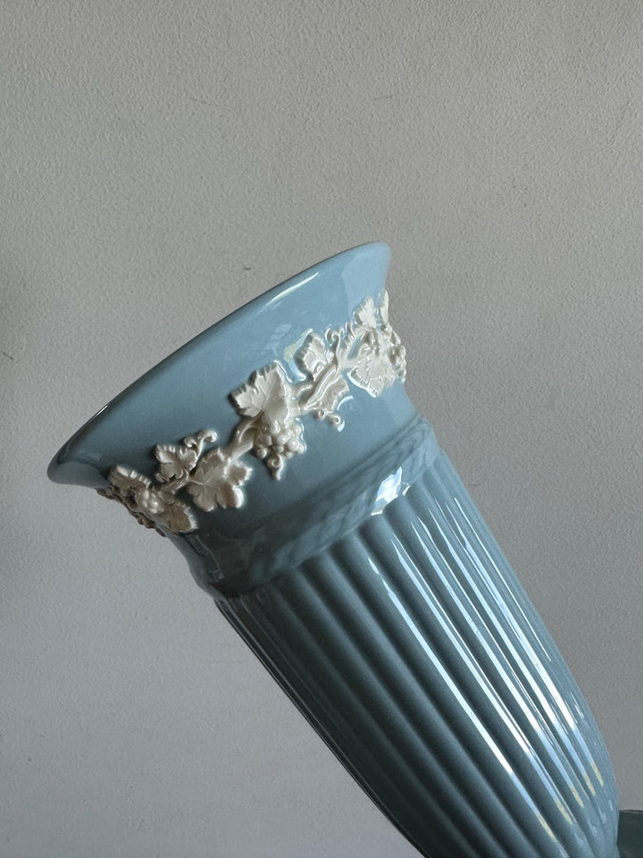 Vase en porcelaine émaillée de Wedgwood & Barlaston