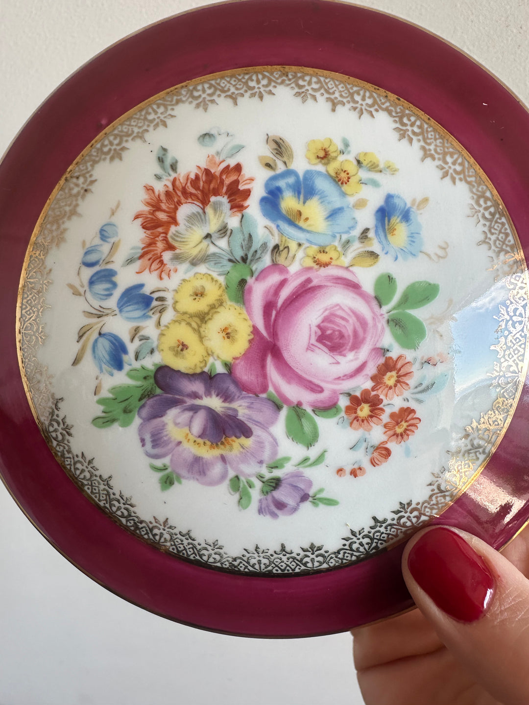 Bonbonnière en porcelaine de Limoges TC couvercle fleuri