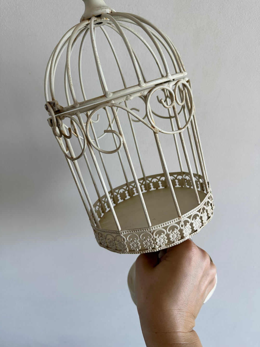 Cage décorative blanche frise fleurie