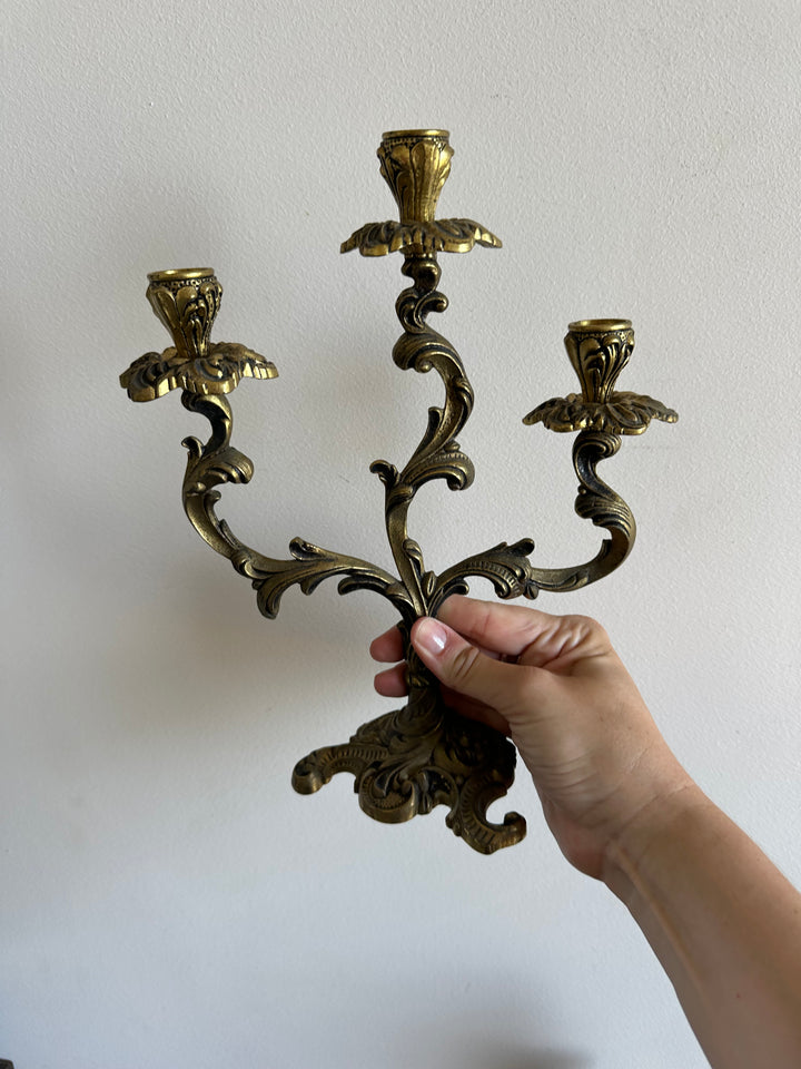 Bougeoirs à trois têtes en bronze style rococo