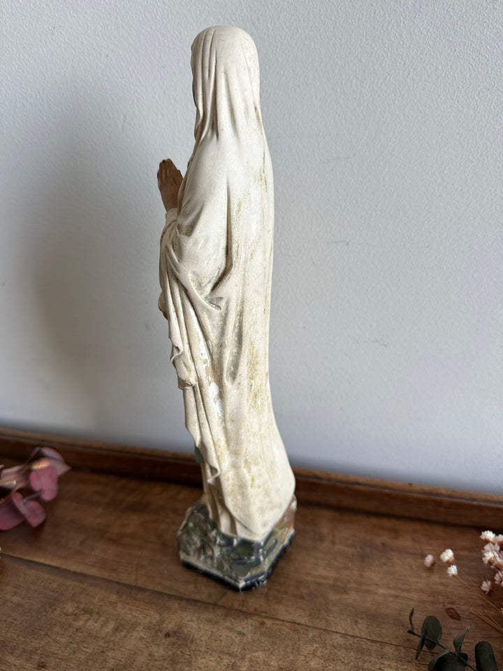 Statuette de la Sainte Vierge en plâtre fin XIX début XX ème