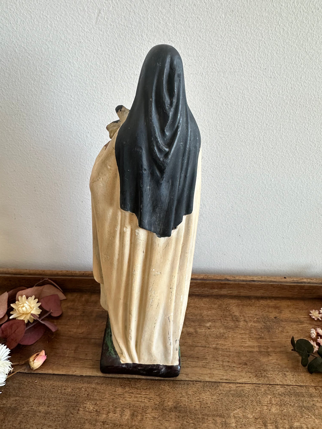 Statuette Sainte Thérèse de Lisieux en plâtre