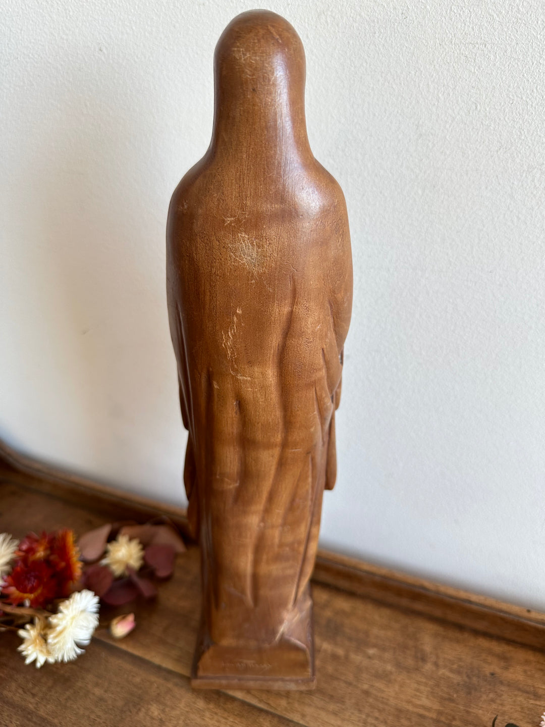 Statuette de la vierge en bois sculptée signée Lucien Pessey (1912-1992)