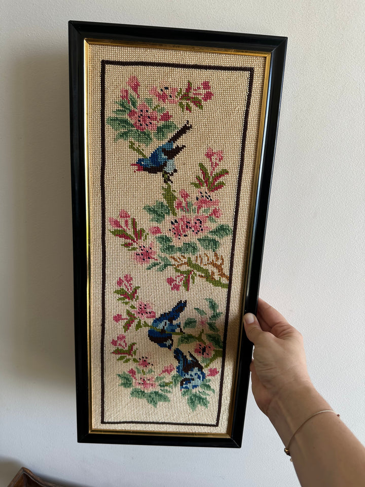 Broderie point de croix oiseaux bleus cadre en bois