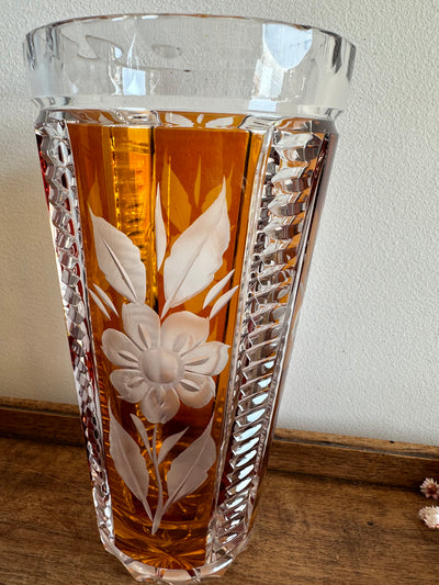 Vase en cristal de bohème travaillé orangé