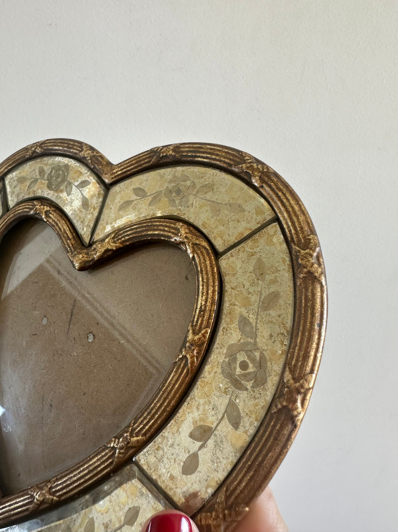 Cadre à poser forme de coeur facettes miroir biseauté