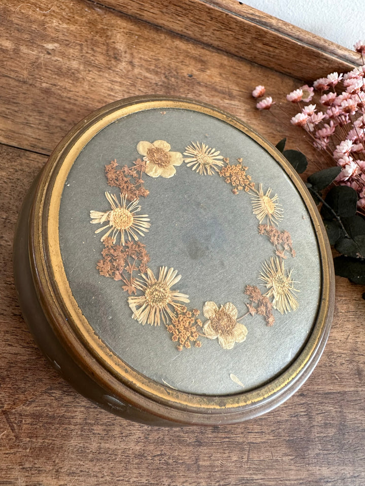 Bonbonnière en laiton couvercle brodé