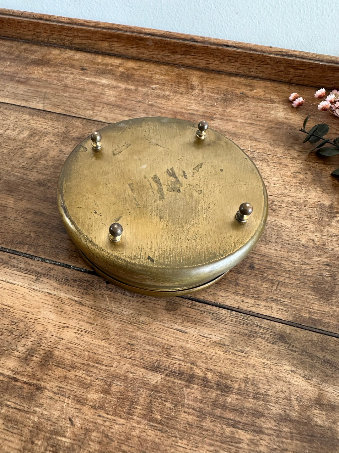 Bonbonnière en laiton couvercle brodé