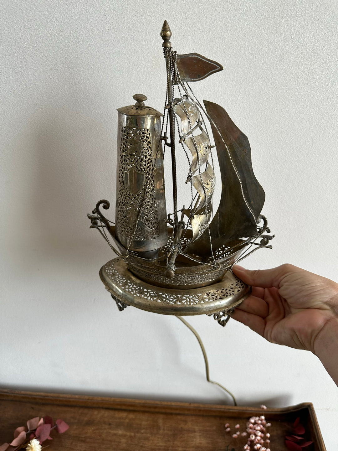 Bateau lampe en métal argenté fait à la main