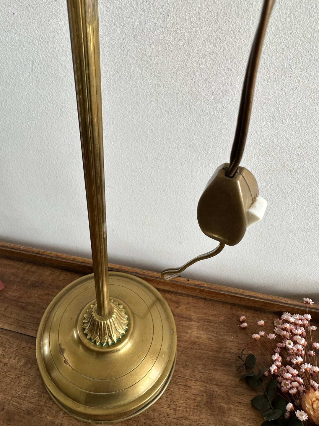 Lampe tulipe à bascule en laiton