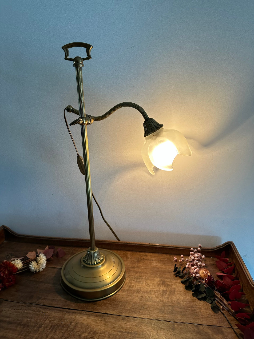 Lampe tulipe à bascule en laiton