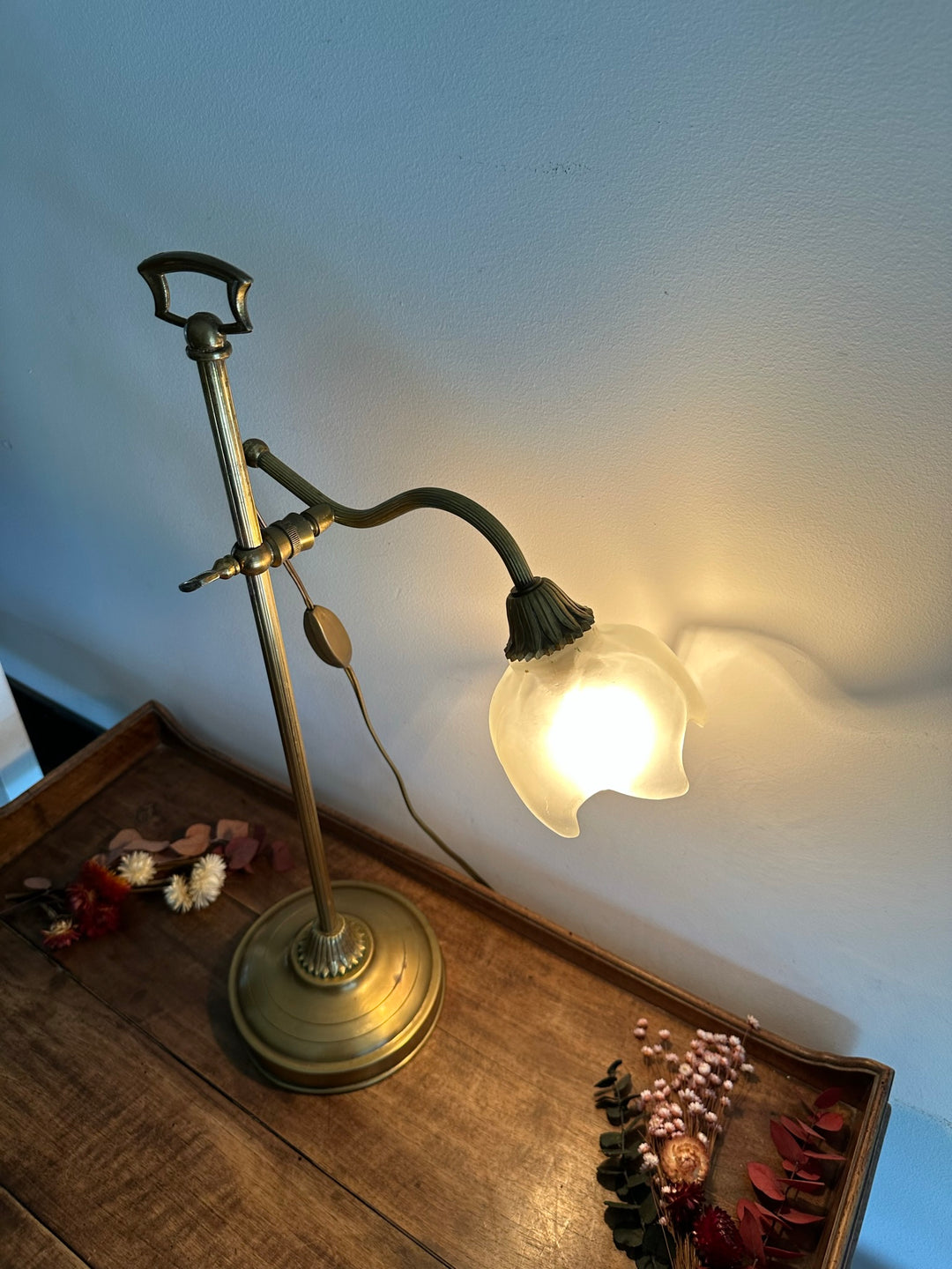 Lampe tulipe à bascule en laiton