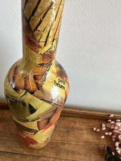 Bouteille de vin décorative collages poupées années 50