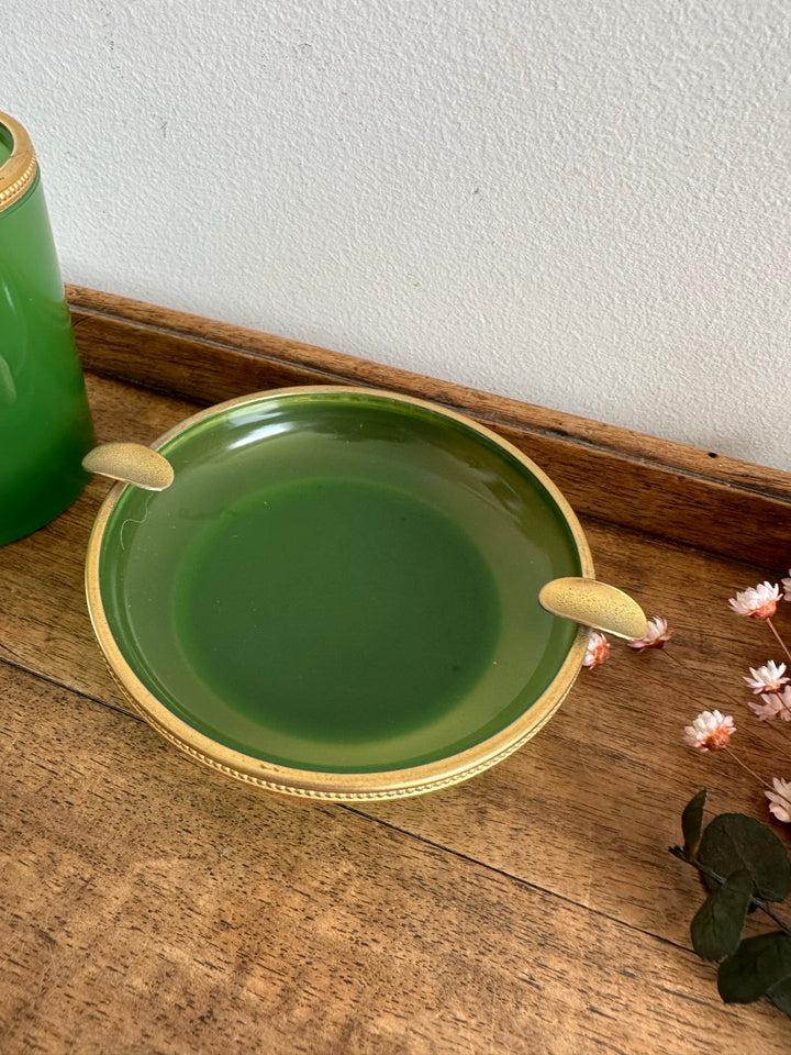 Pot et coupelle en verre opaline vert cerclés de métal doré