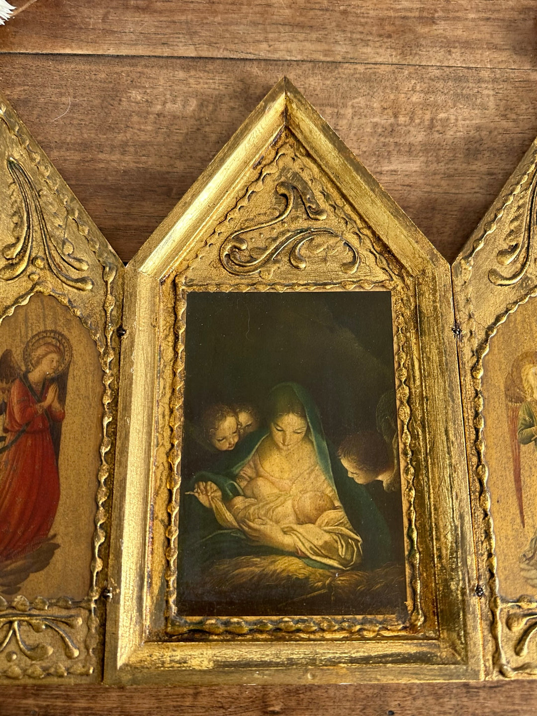 Triptyque religieux en bois florentin doré