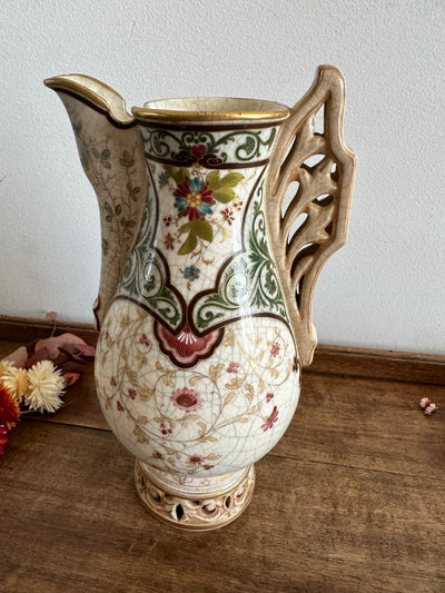 Vase en porcelaine peinte à la main époque 19 ème