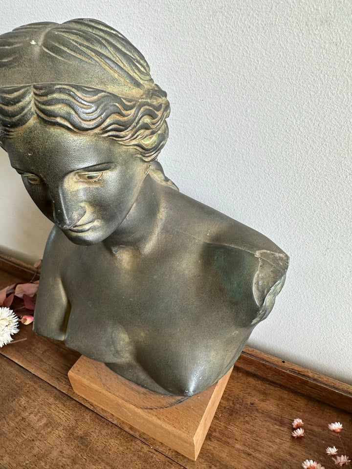 Buste d'Aphrodite en plâtre socle en bois