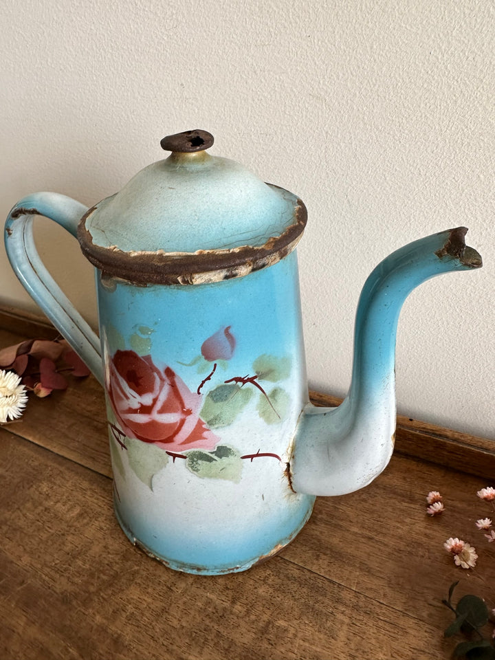 Cafetière en tôle émaillée bleue fleurs roses