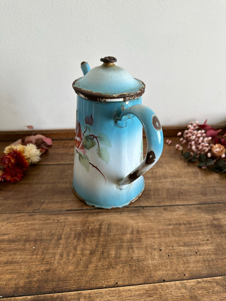 Cafetière en tôle émaillée bleue fleurs roses