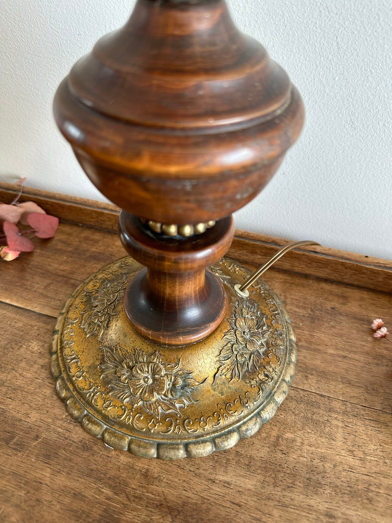 Lampe en bois pied en cuivre globe en verre jaune ambré