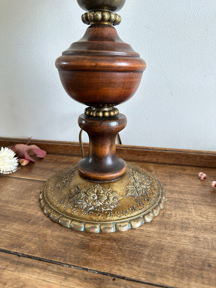 Lampe en bois pied en cuivre globe en verre jaune ambré