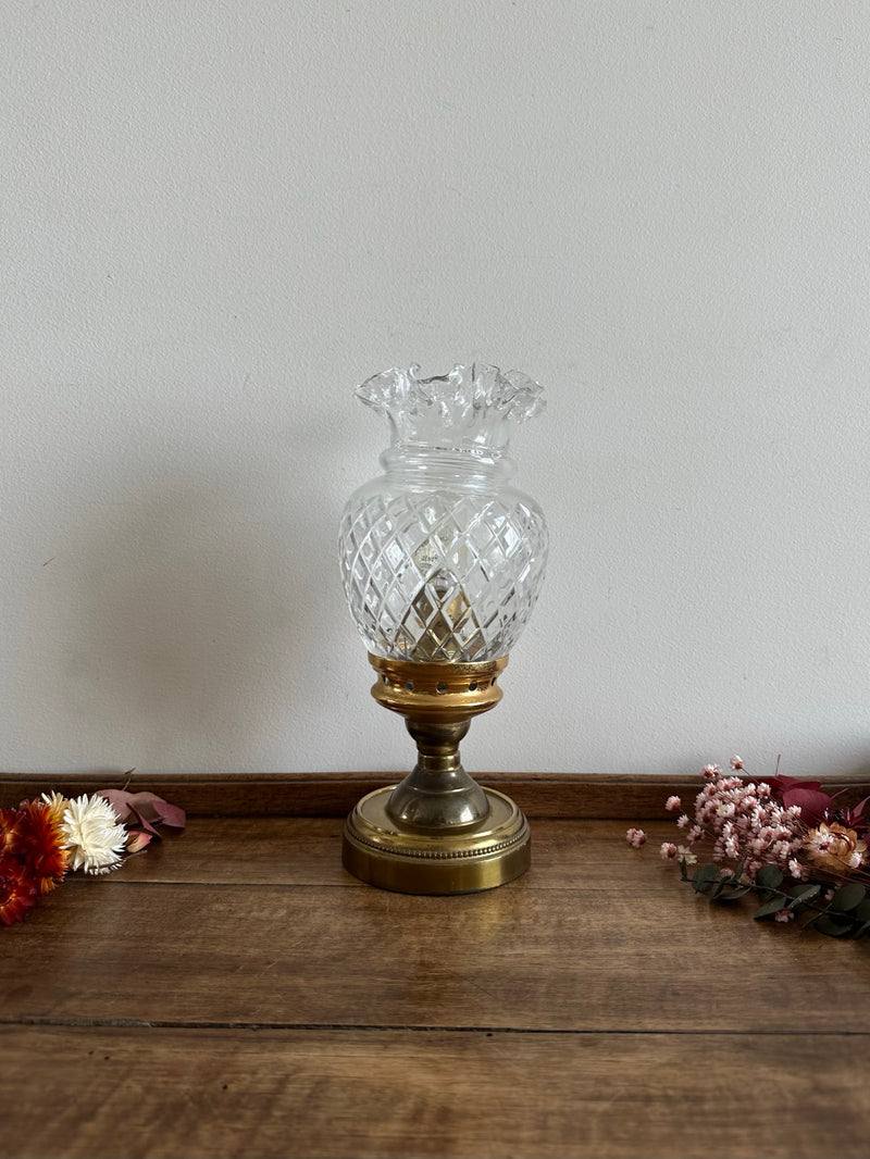 Lampe à poser socle en laiton doré globe tulipe en verre