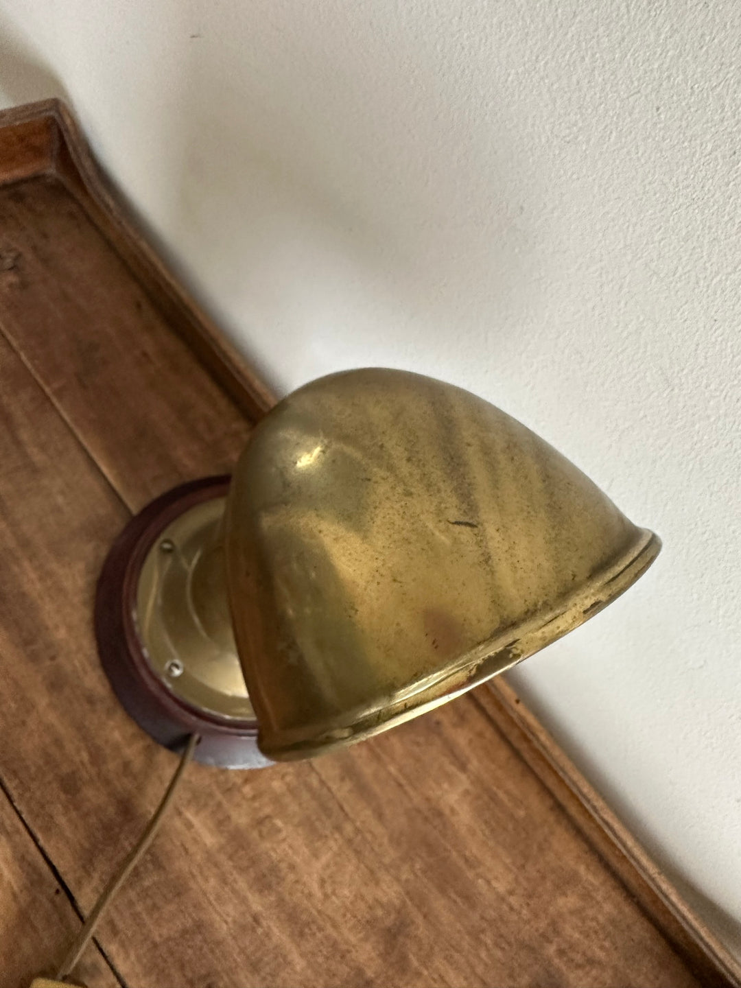 Lampe à poser en laiton type bateau socle en bois