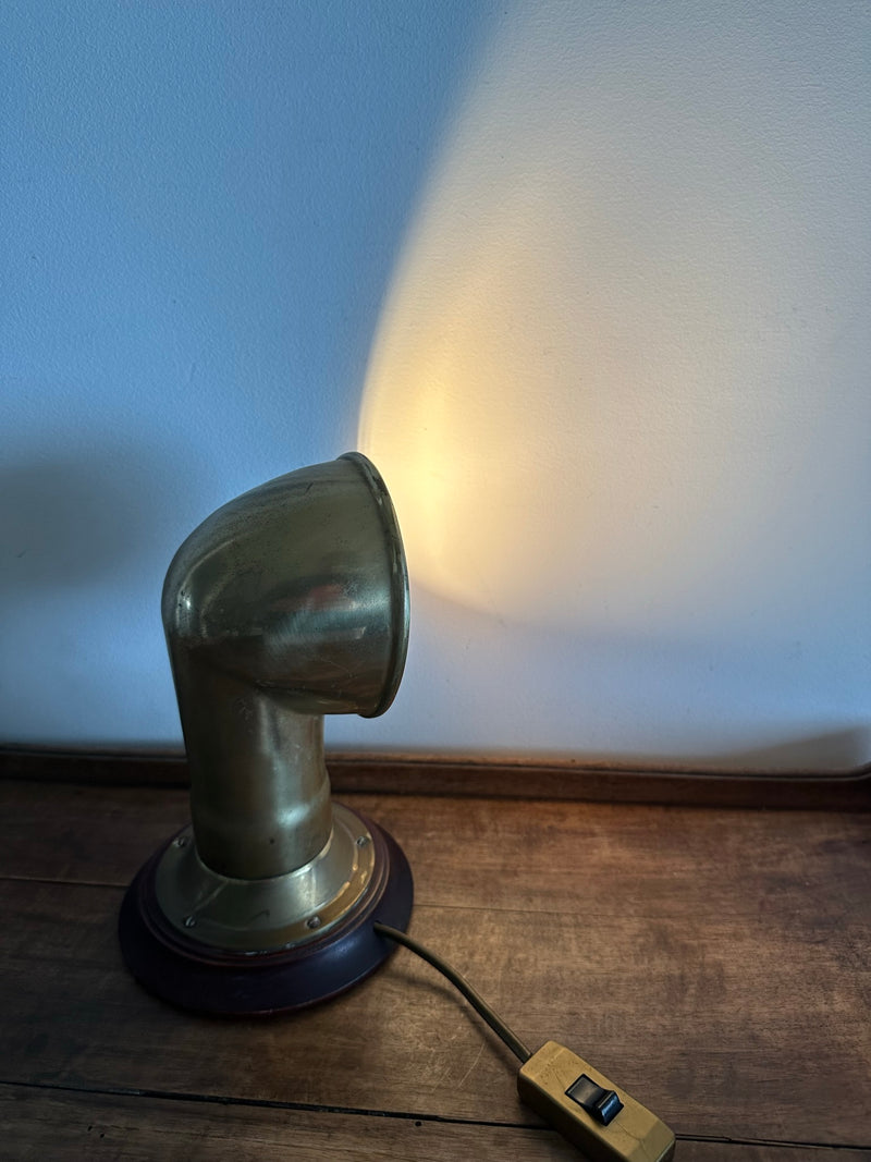 Lampe à poser en laiton type bateau socle en bois