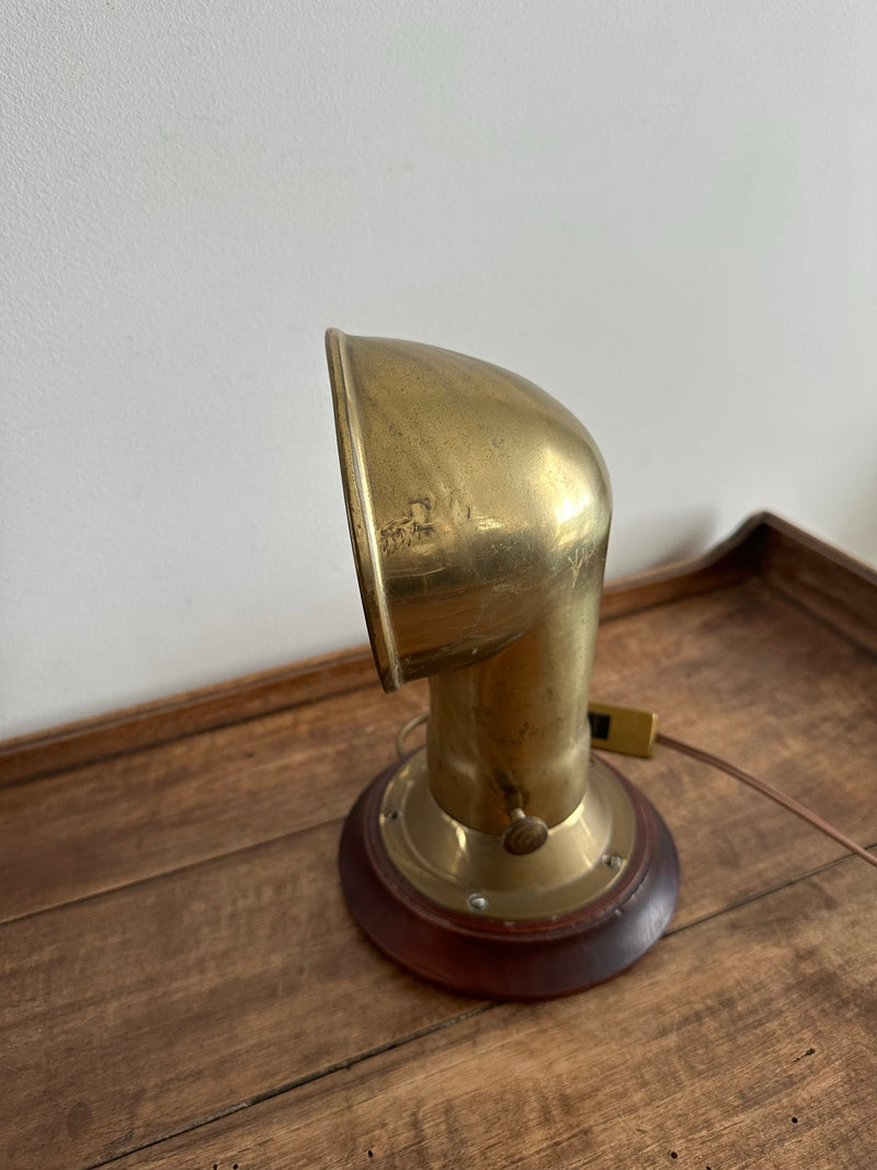 Lampe à poser en laiton type bateau socle en bois