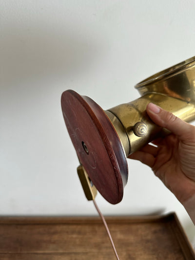 Lampe à poser en laiton type bateau socle en bois