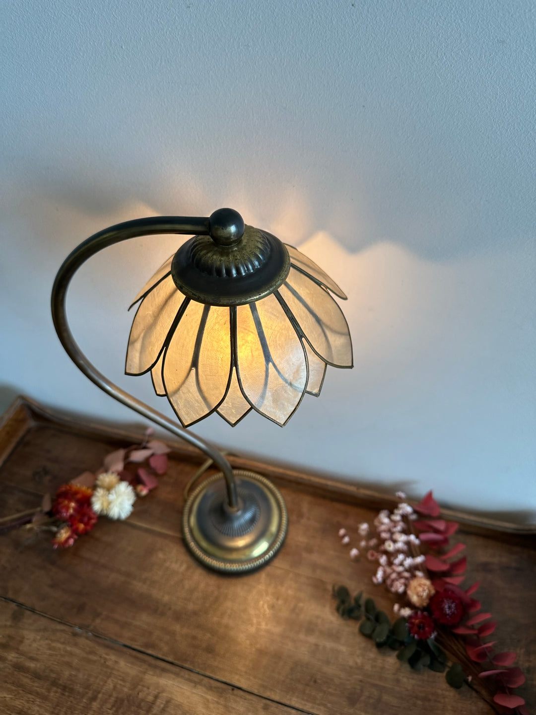 Lampe en laiton abat-jour fleur nacrée