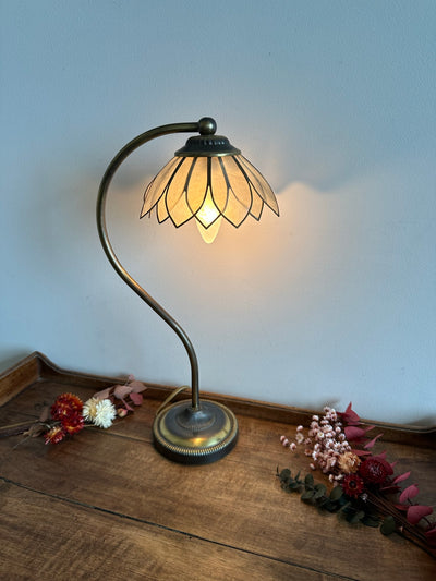 Lampe en laiton abat-jour fleur nacrée