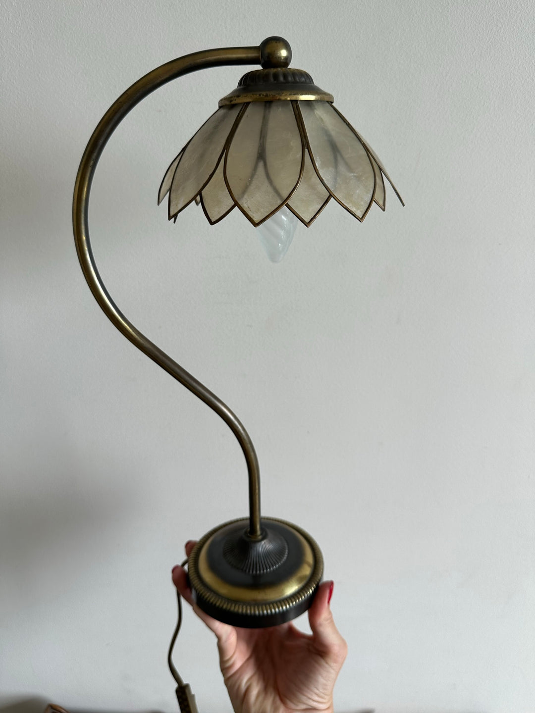 Lampe en laiton abat-jour fleur nacrée