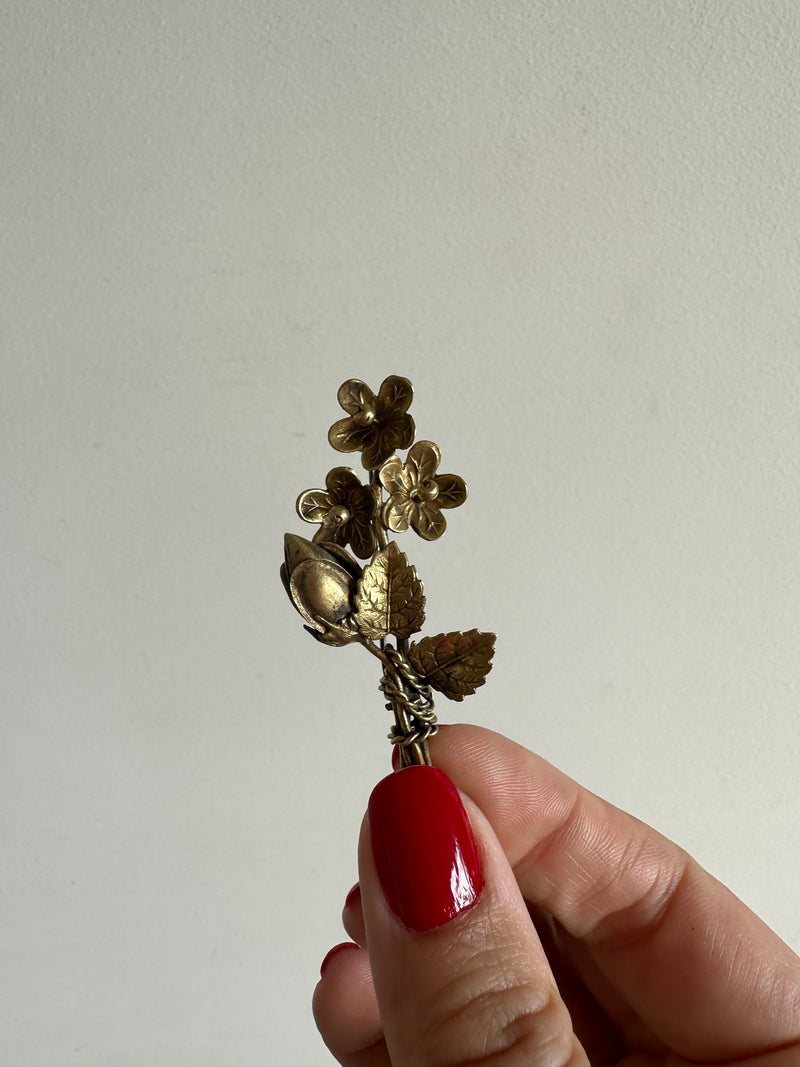 Broche en métal doré bouquet de fleurs