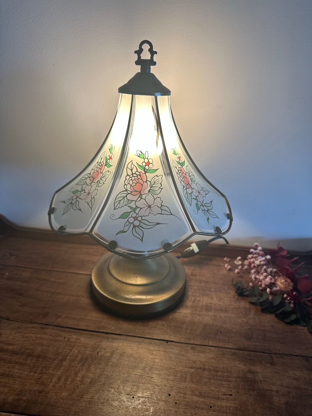 Lampe style tiffany en laiton et globe convexe années 60