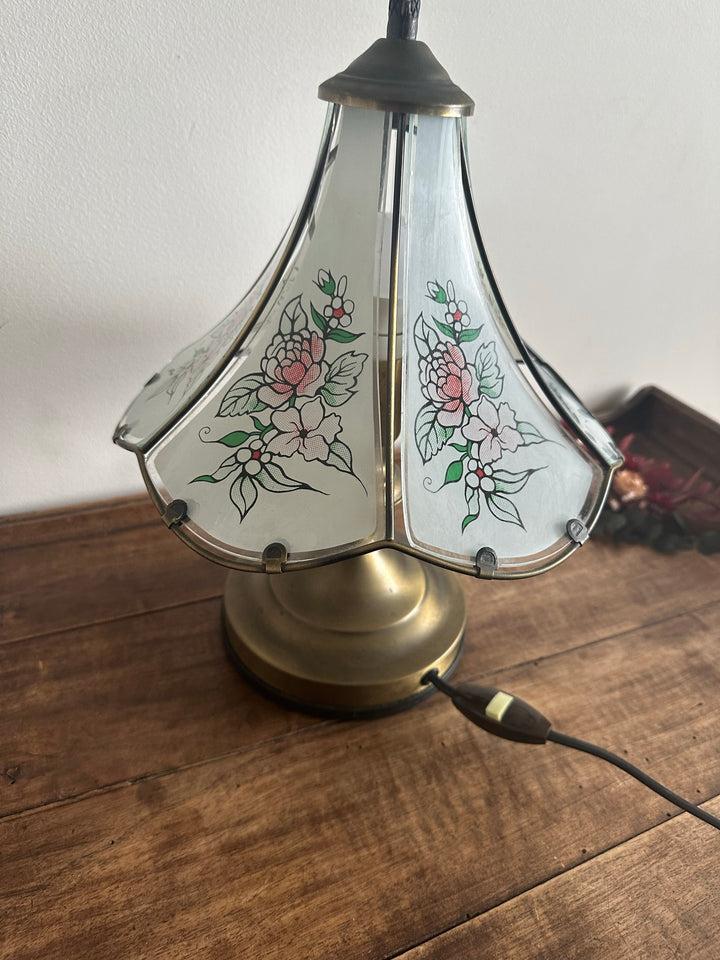 Lampe style tiffany en laiton et globe convexe années 60